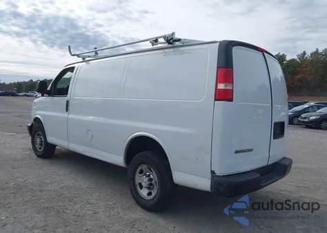 2014 Chevrolet Express 2500 Work Van z USA, uszkodzony, nr VIN 1GCWGFCAXE1184376